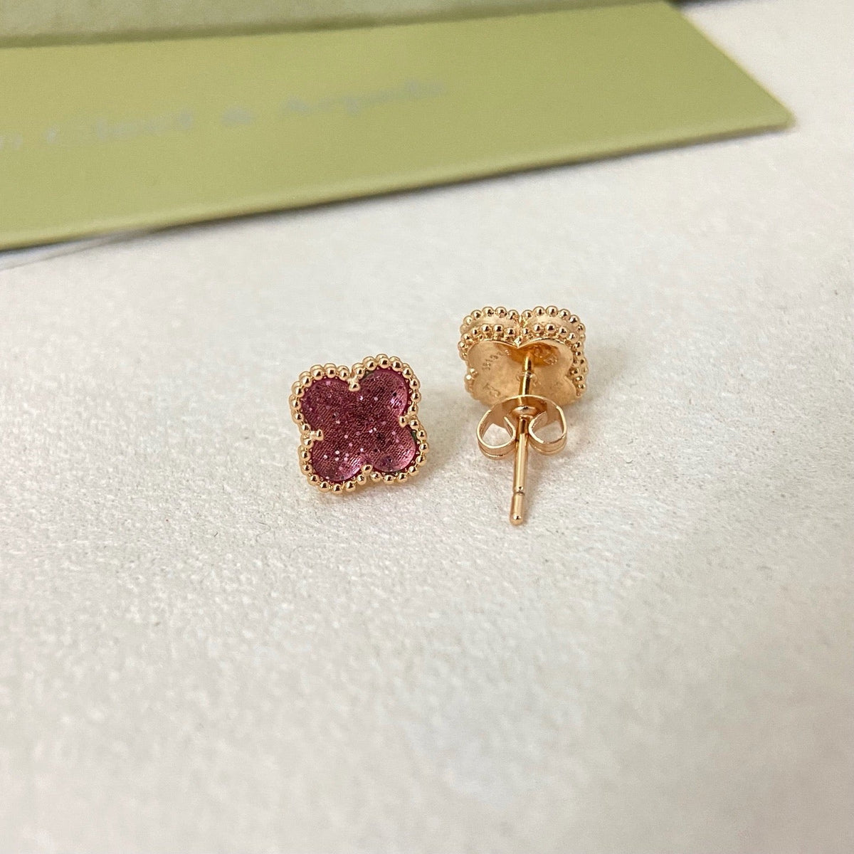 [⭐⭐JeweliWhal]2026 NEU MINI-KLEEBLATT 1 MOTIV BUBBLEGUM-ROSA EMAILLE