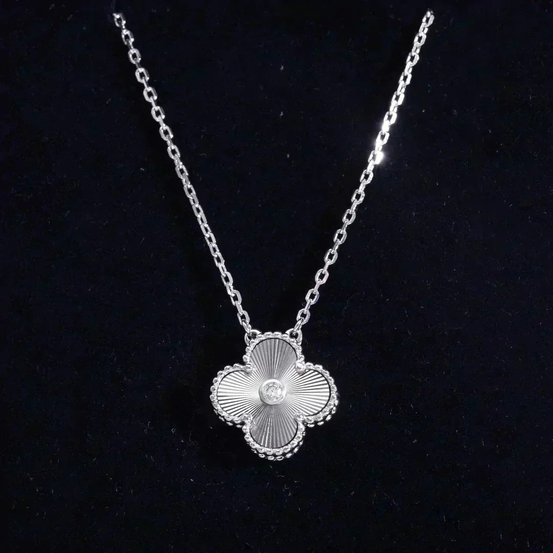 [⭐⭐JeweliWhal]CLOVER 15MM DIAMANT LASER-HALSKETTE SILBER