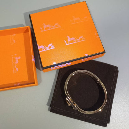 [⭐⭐JeweliWhal]H RED BRACELET