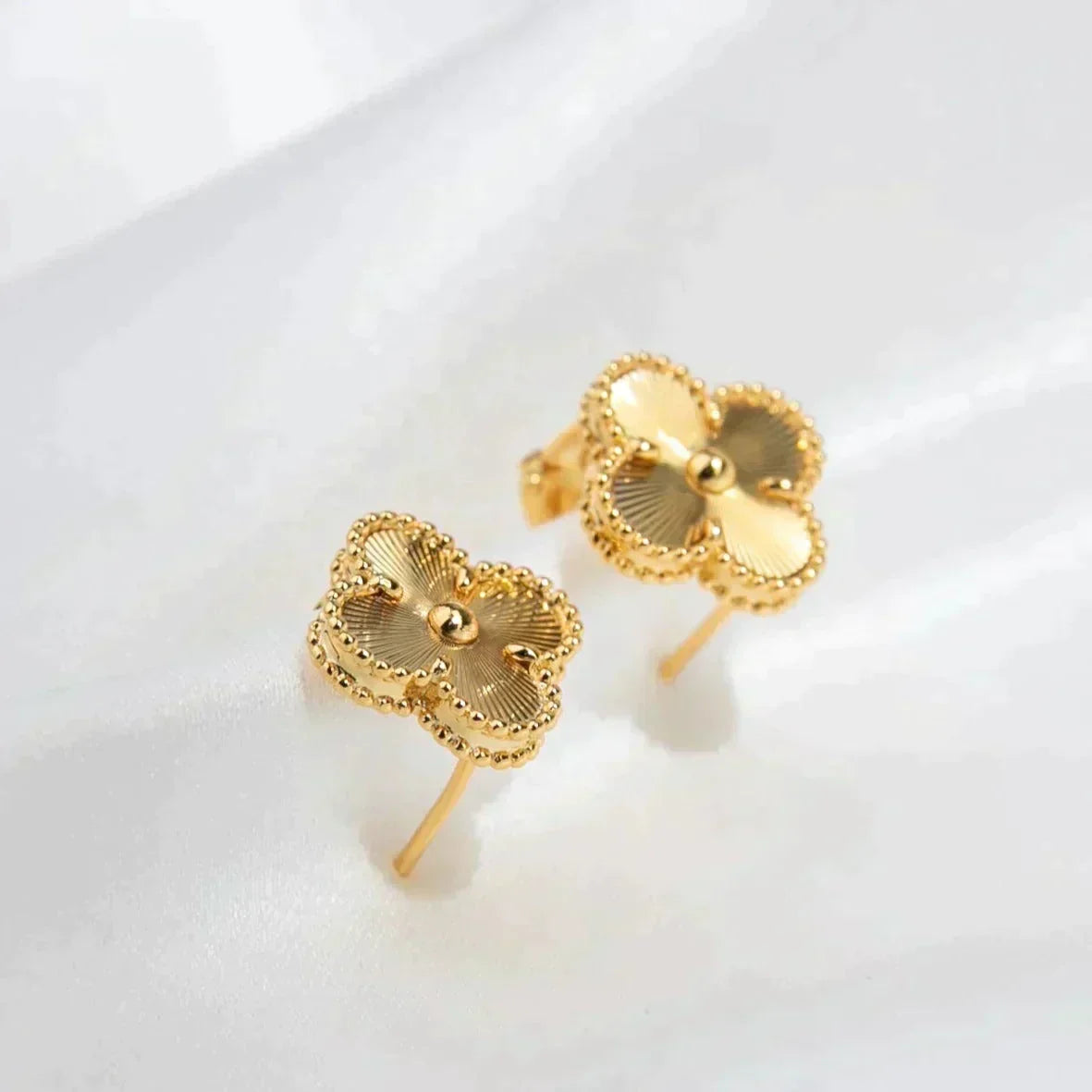 [⭐⭐JeweliWhal]CLOVER MEDIUM 1 MOTIFS LASER EARRINGS