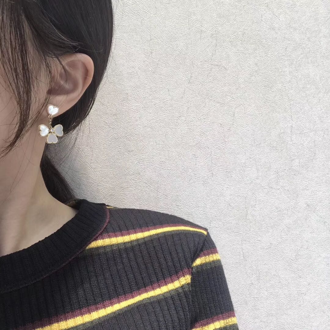 [⭐⭐JeweliWhal]CLOVER SWEET WHITE MOP EARRINGS