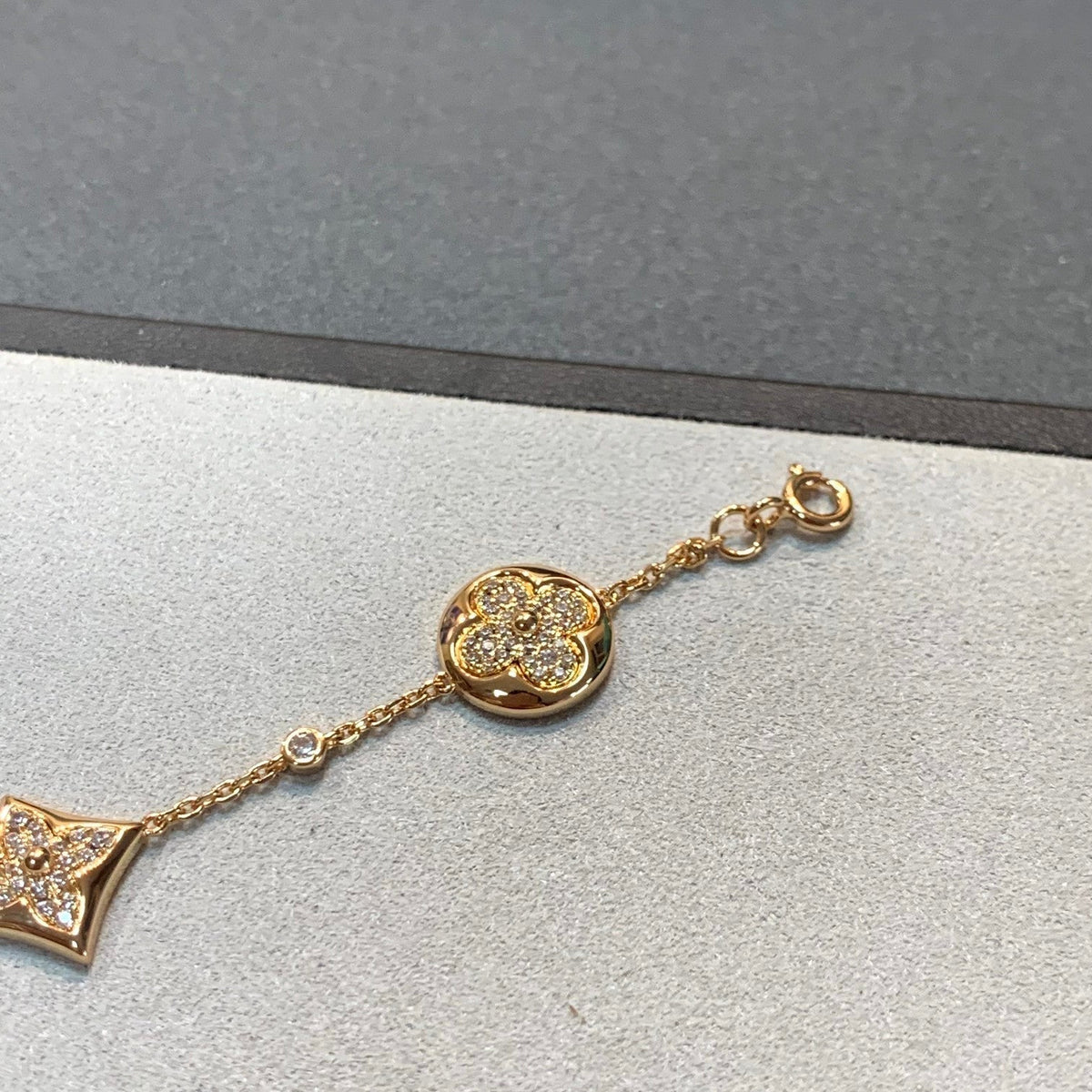 [⭐⭐JeweliWhal]STAR AND SUN 4 MOTIFS GOLD DIAMONDS BRACELET