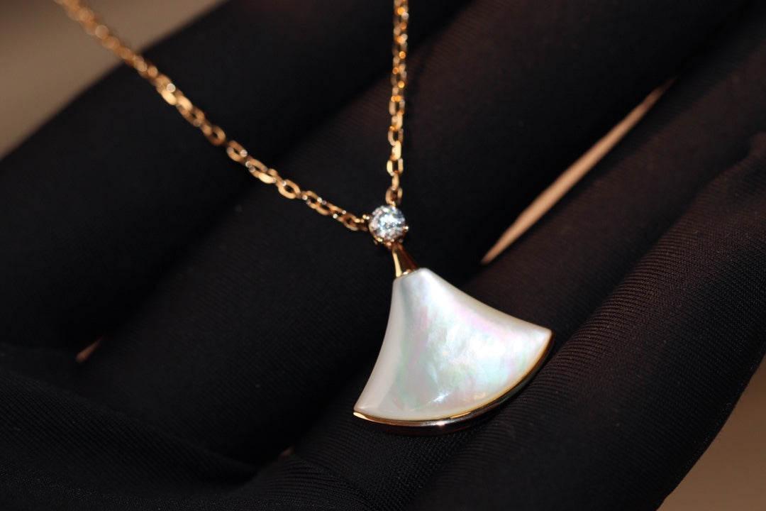 [⭐⭐JeweliWhal]TRAUM-HALSKETTE WEISSE PERLMUTT ROSÉGOLD 1 DIAMANT