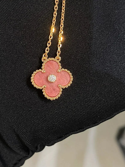 [⭐⭐JeweliWhal]CLOVER 15MM DIAMOND RHODONITE NECKLACE