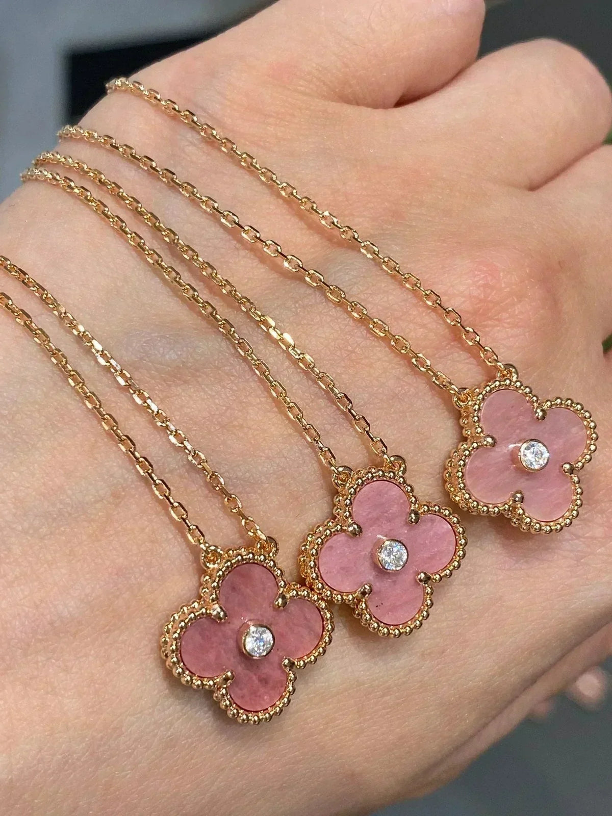 [⭐⭐JeweliWhal]CLOVER 15MM DIAMOND RHODONITE NECKLACE