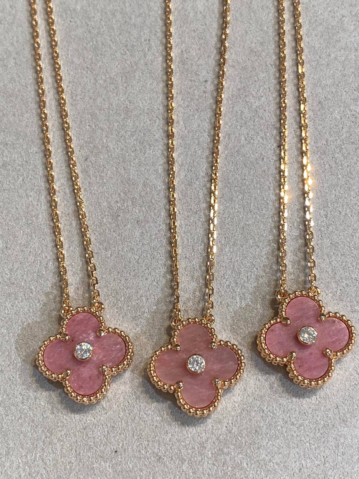 [⭐⭐JeweliWhal]CLOVER 15MM DIAMOND RHODONITE NECKLACE