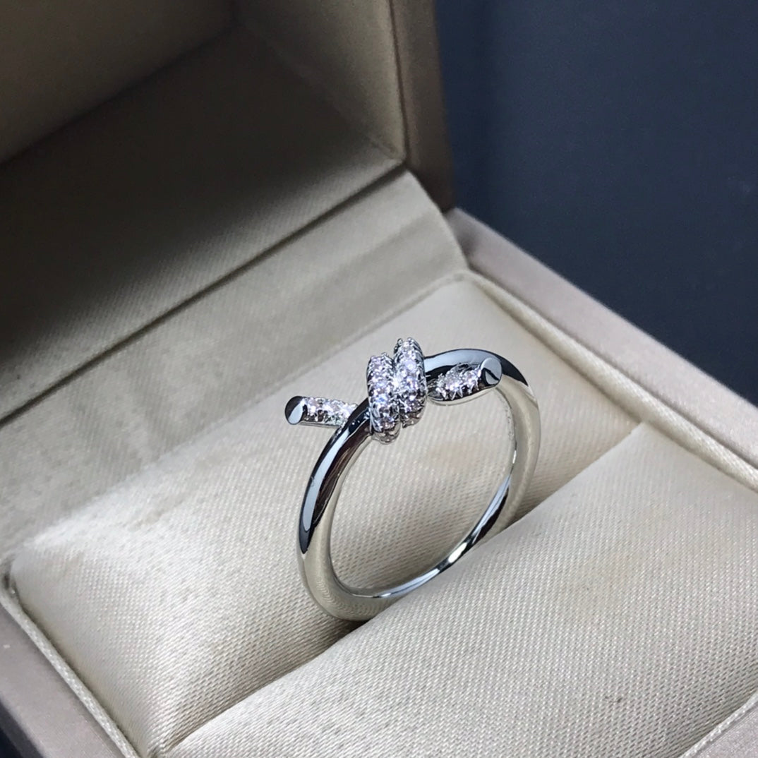 [JeweliWhal]KNOT RING 1.2MM DIAMOND