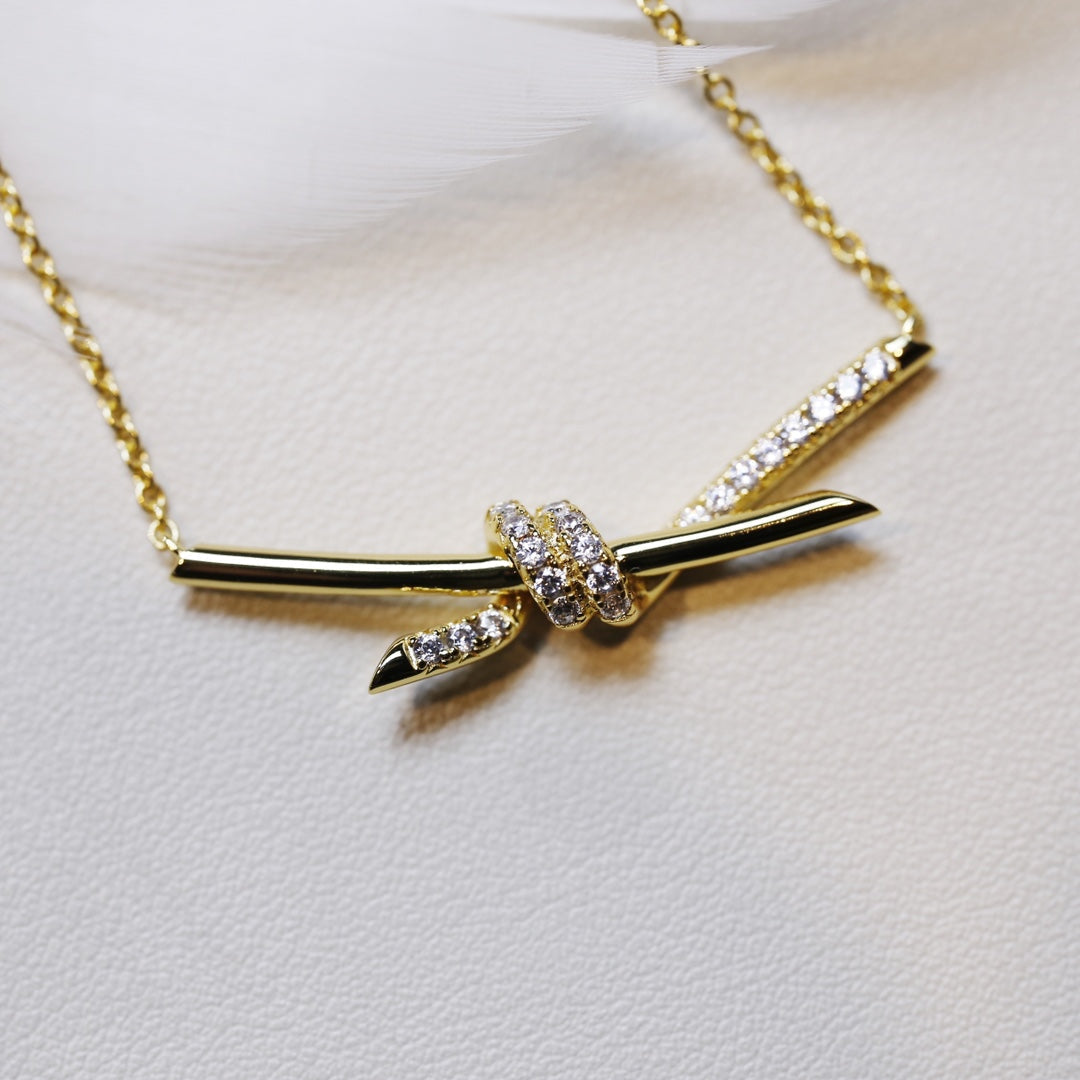 [JeweliWhal]KNOT NECKLACE GOLD DIAMONDS