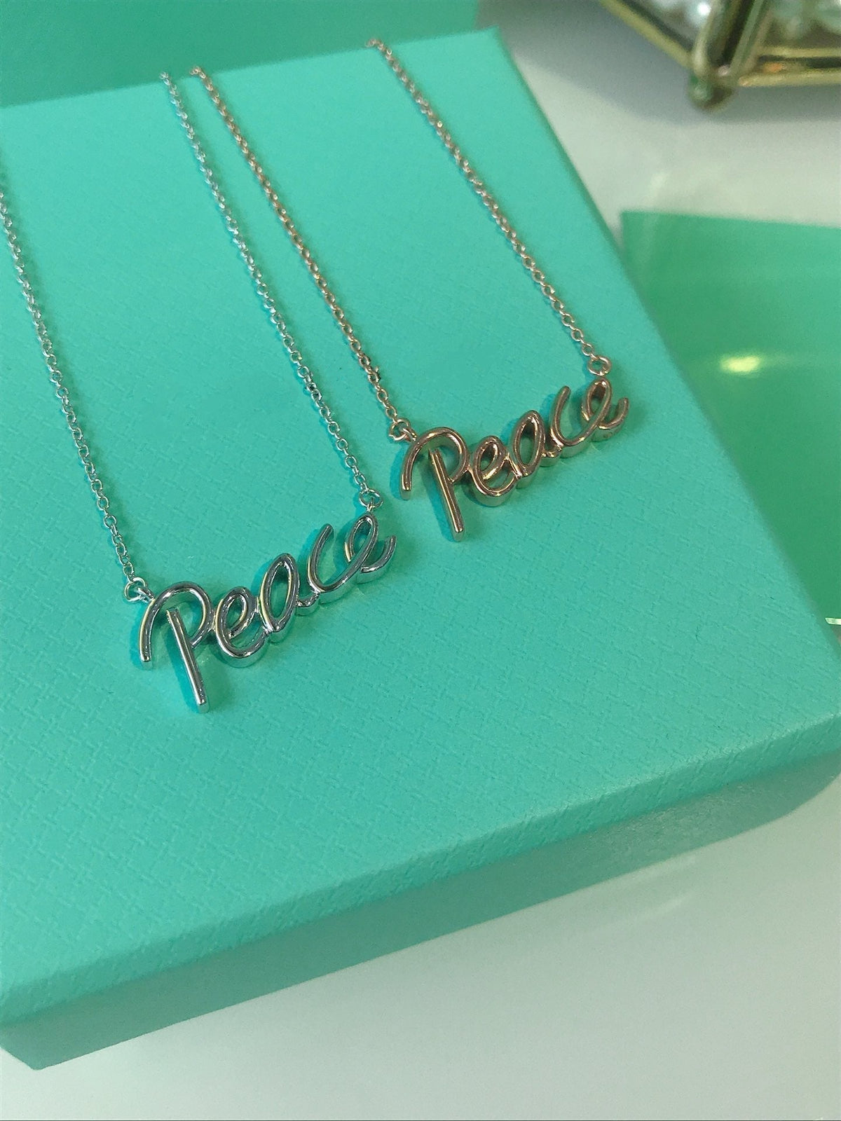 [JeweliWhal]PEACE TEXT PEDANT NECKLACE