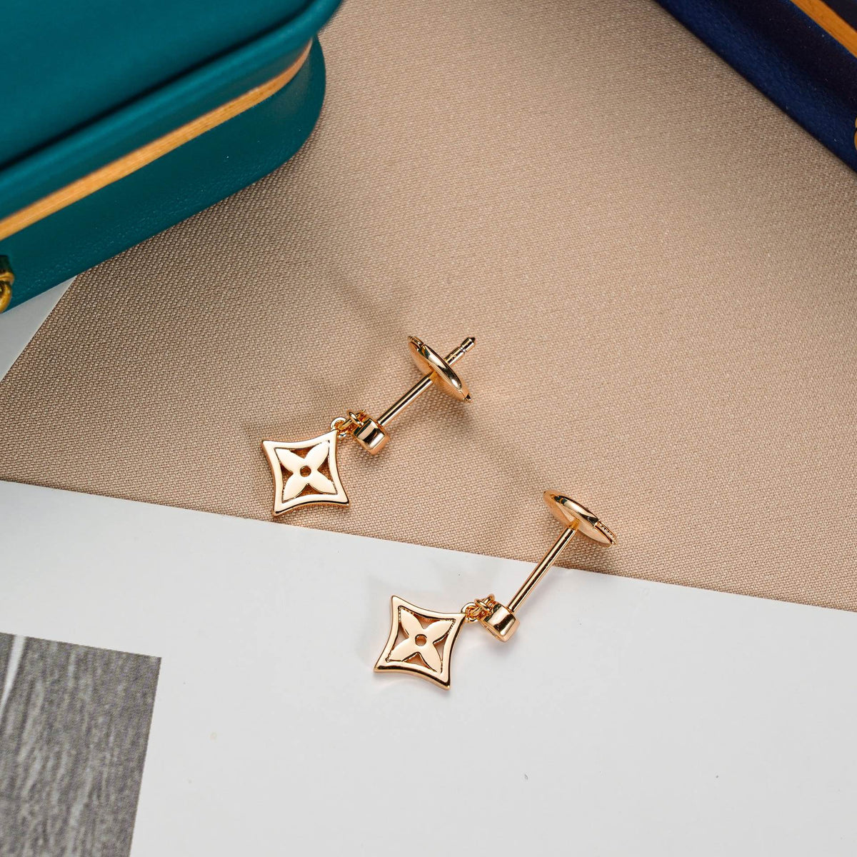 [⭐⭐JeweliWhal]STAR EARRINGS GOLD