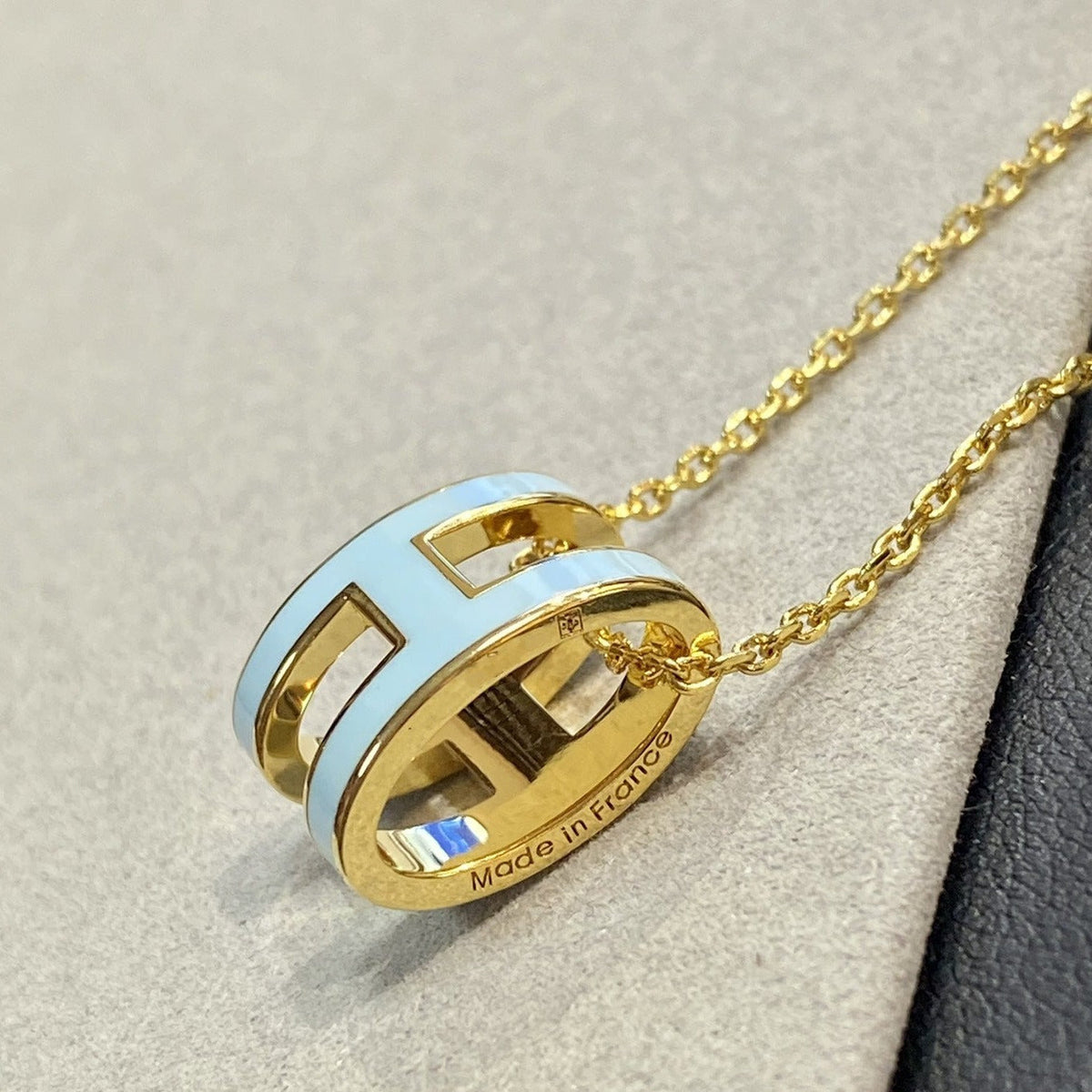 [⭐⭐JeweliWhal]POP H LIGHT BLUE NECKLACE