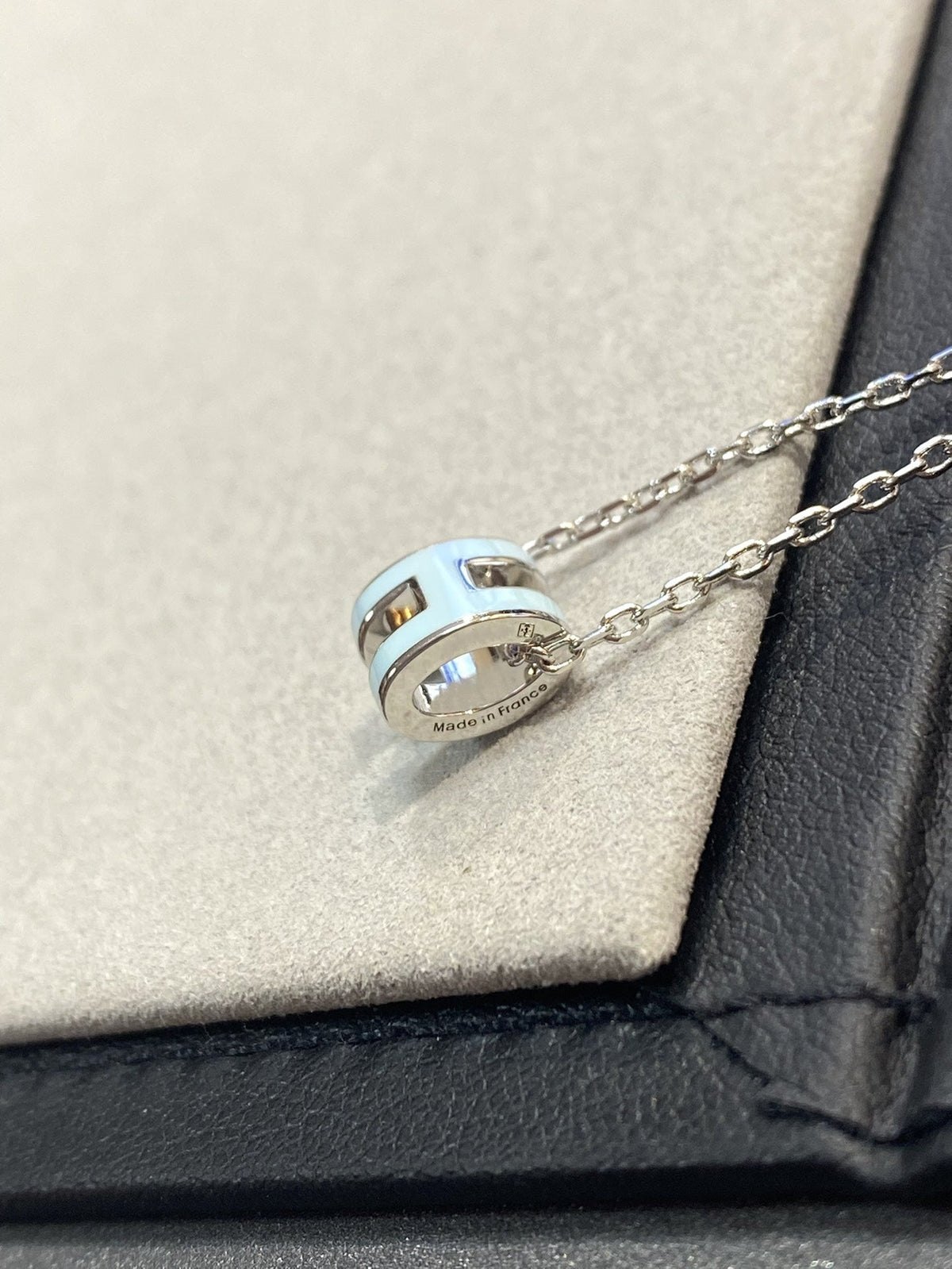 [⭐⭐JeweliWhal]POP H LIGHT BLUE NECKLACE