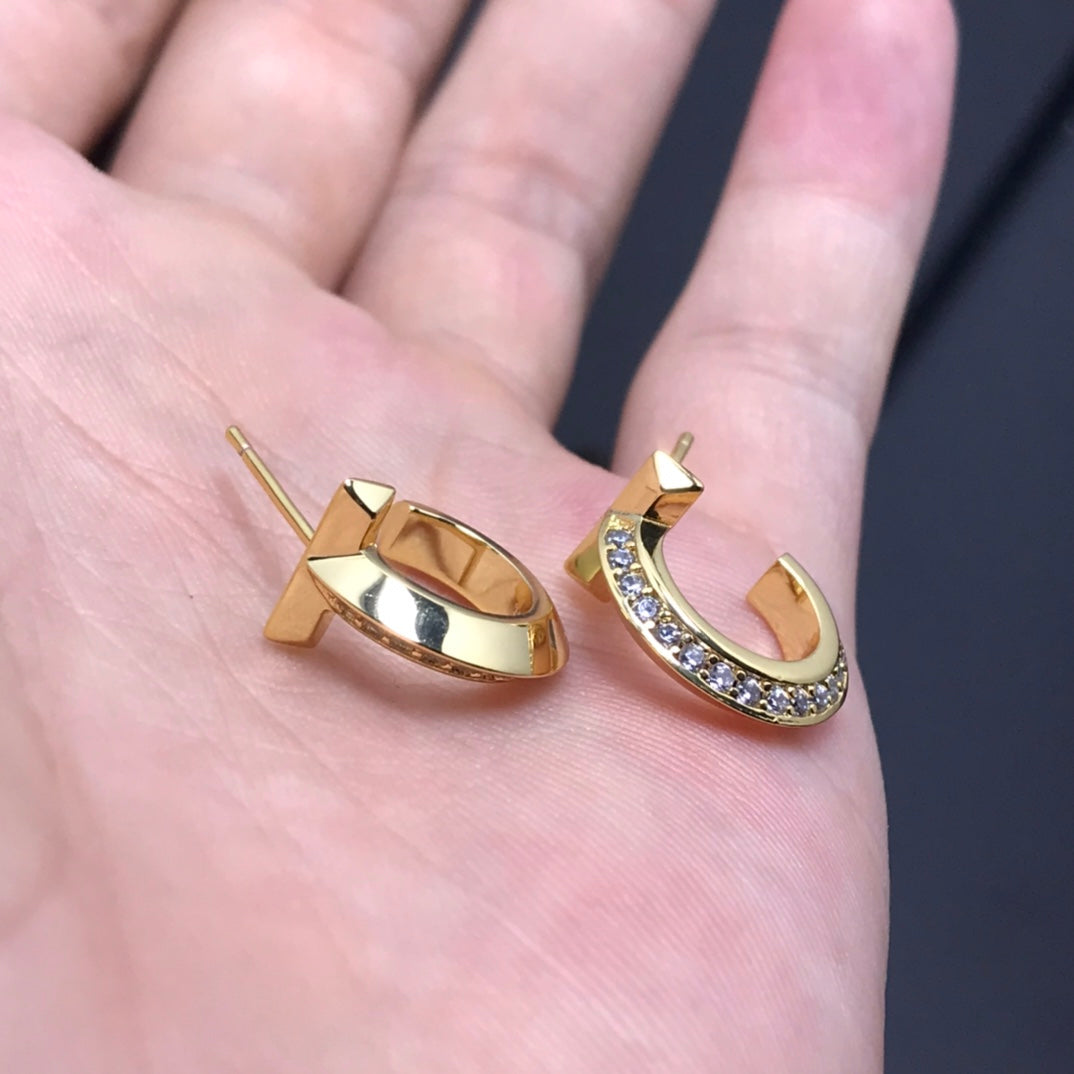 [JeweliWhal]T HOOP DIAMOND EARRINGS