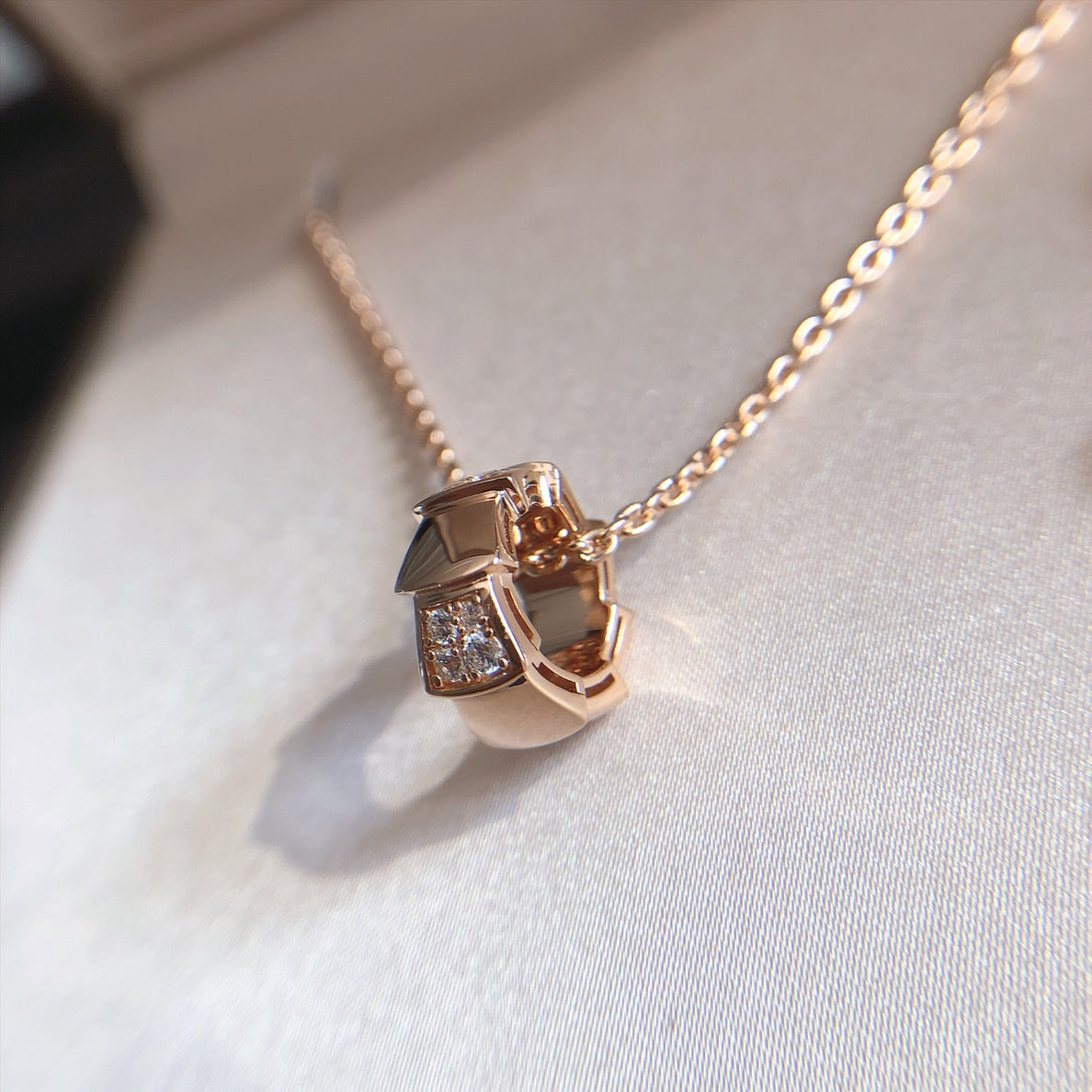 [⭐⭐JeweliWhal]SERPENTI PEDANT DIAMOND PINK GOLD NECKLACE