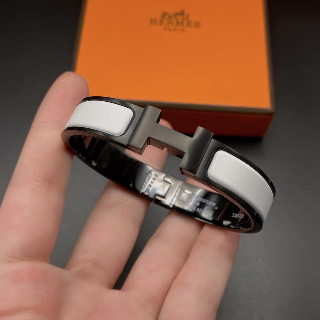 [⭐⭐JeweliWhal]H BRACELET 12MM BLACK WHITE CERAMIC