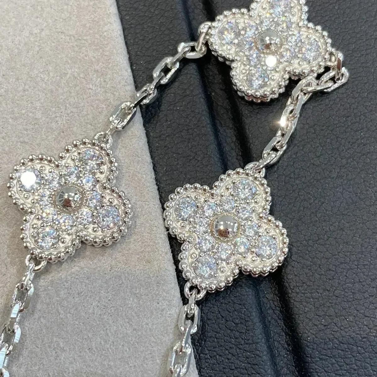 [⭐⭐JeweliWhal] CLOVER 5 MOTIF FULL DIAMOND BRACELET COLLECTION