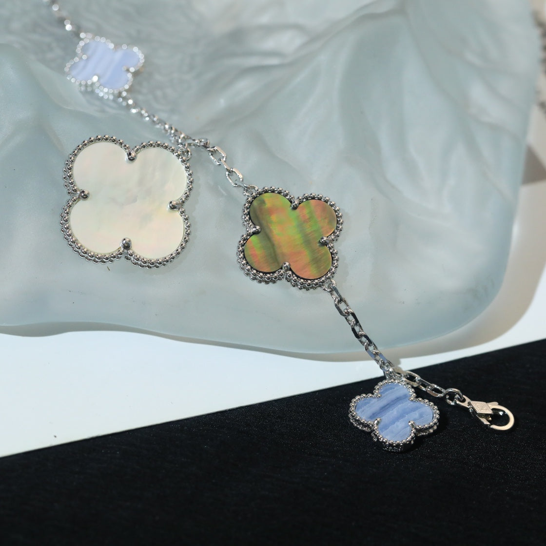 [⭐⭐JeweliWhal]CLOVER BRACELET 5 MOTIFS MOP CHALCEDONY SILVER