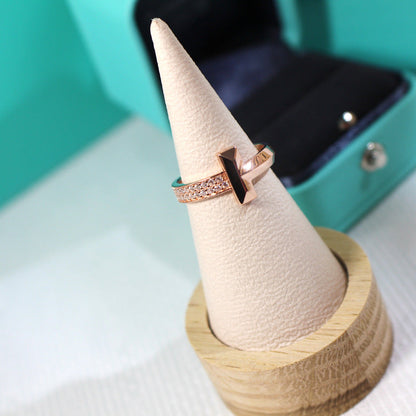 [JeweliWhal]T1 NARROW DIAMOND PINK GOLD RING
