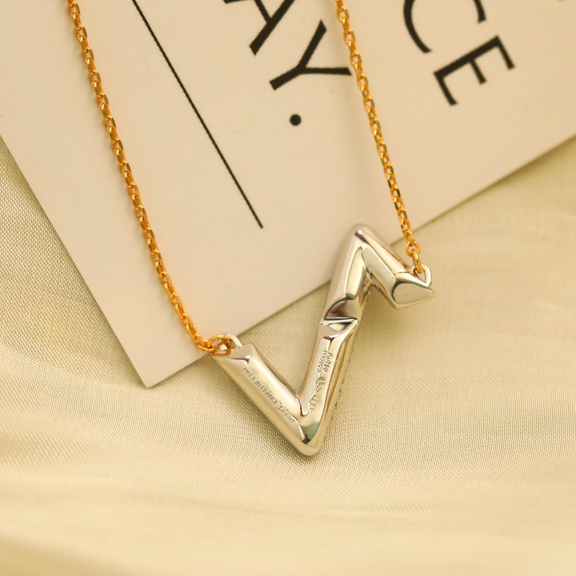 [⭐⭐JeweliWhal]VOLT SILVER DIAMOND PEDANT NECKLACE