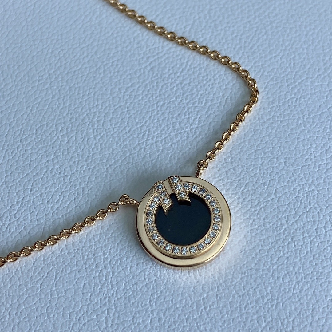 [JeweliWhal]T DIAMOND CIRCLE PEDANT NECKLACE