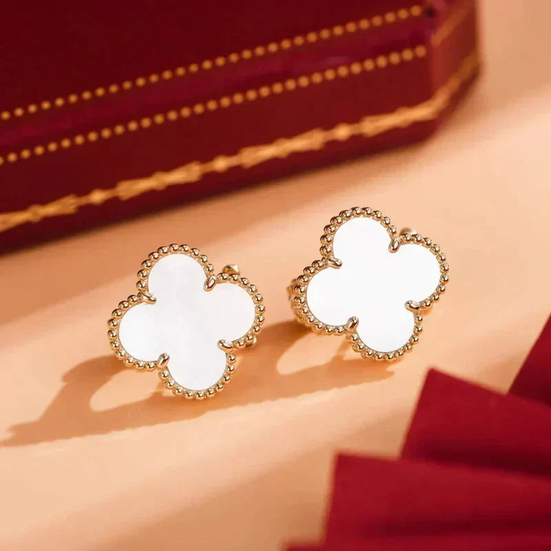 [⭐⭐JeweliWhal]CLOVER MEDIUM 1 MOTIFS  WHITE MOP STUD EARRINGS