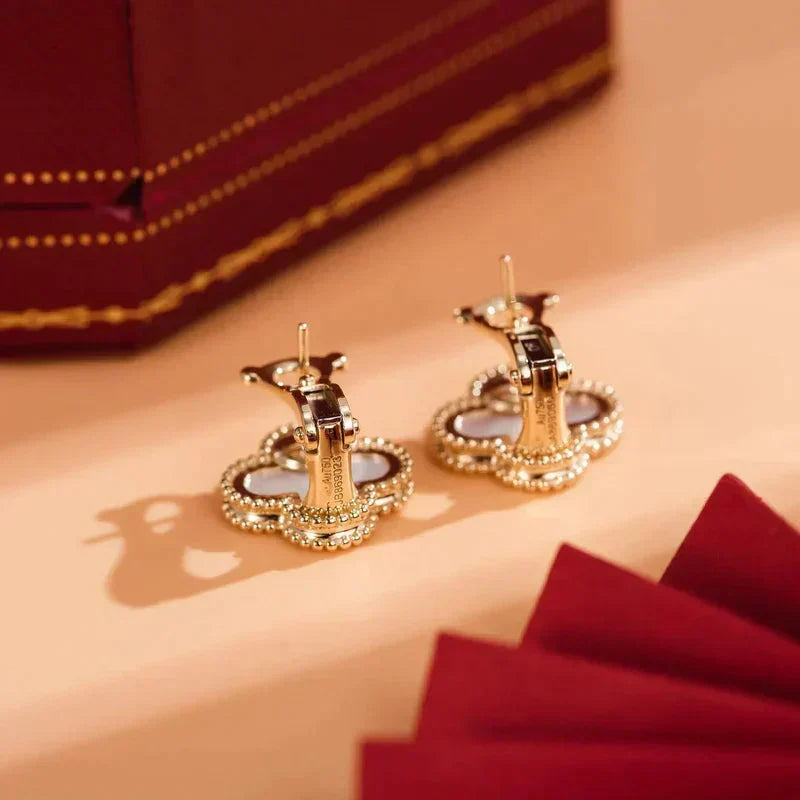 [⭐⭐JeweliWhal]CLOVER MEDIUM 1 MOTIFS  WHITE MOP STUD EARRINGS