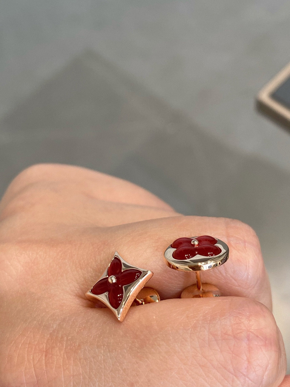 [⭐⭐JeweliWhal]STAR AND SUN PINK GOLD CARNELIAN STUD EARRINGS