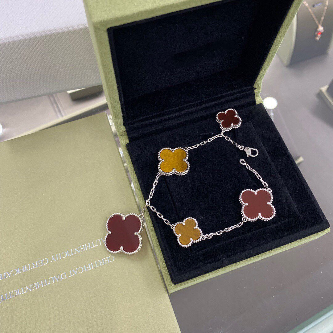 [⭐⭐JeweliWhal]CLOVER 5 MOTIFS SIVLER CARNELIAN TIGER EYE BRACELET