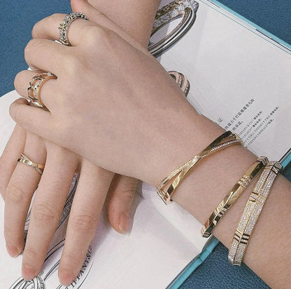 [JeweliWhal]NARROW HINGED BANGLEIN WITH DIAMONDS SMALL
