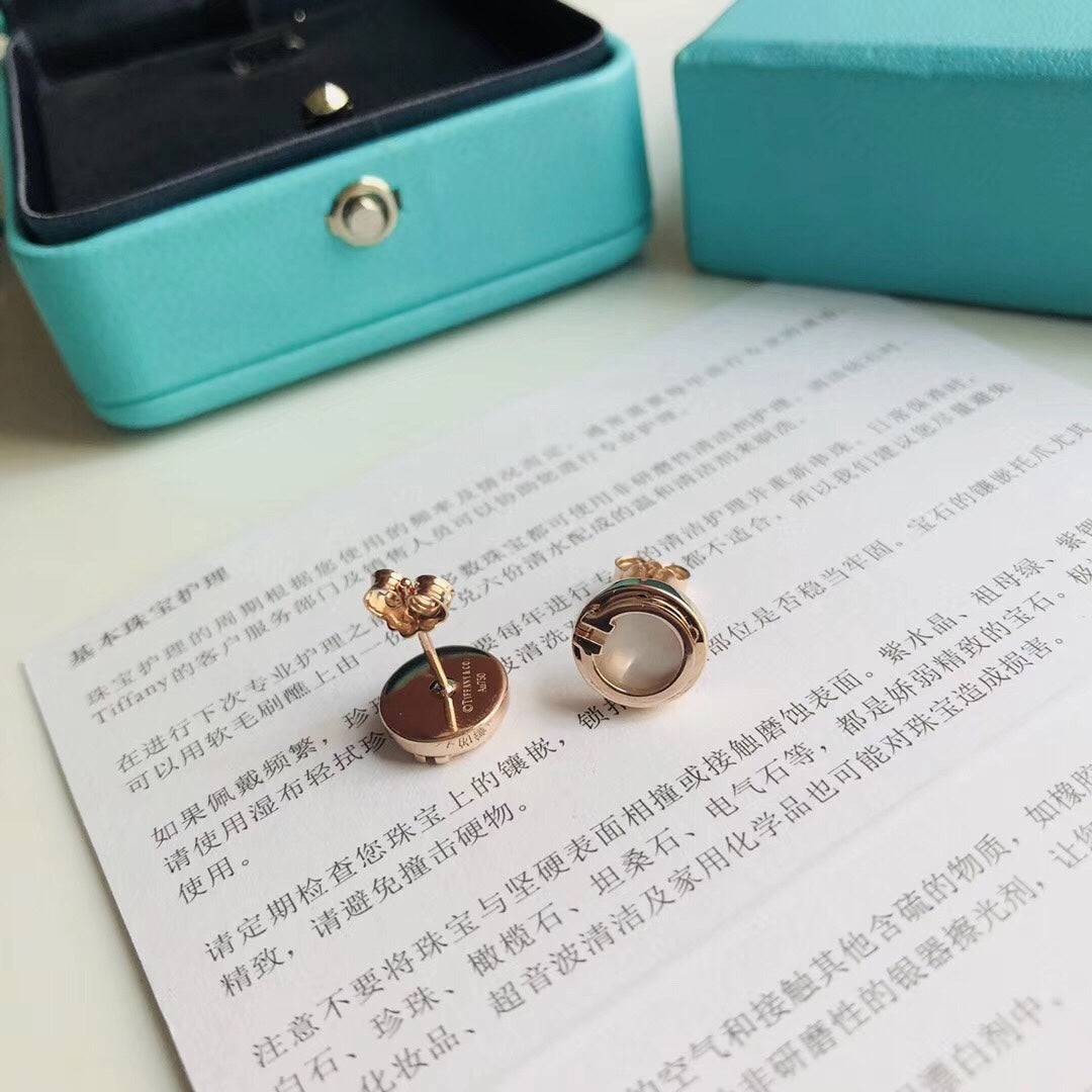 [JeweliWhal]PEARL CIRCLE EARRINGS MOTHER