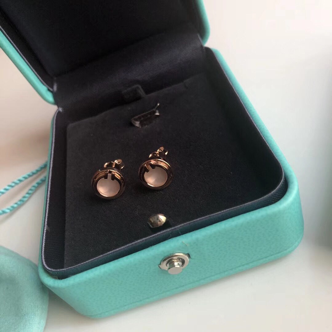 [JeweliWhal]PEARL CIRCLE EARRINGS MOTHER