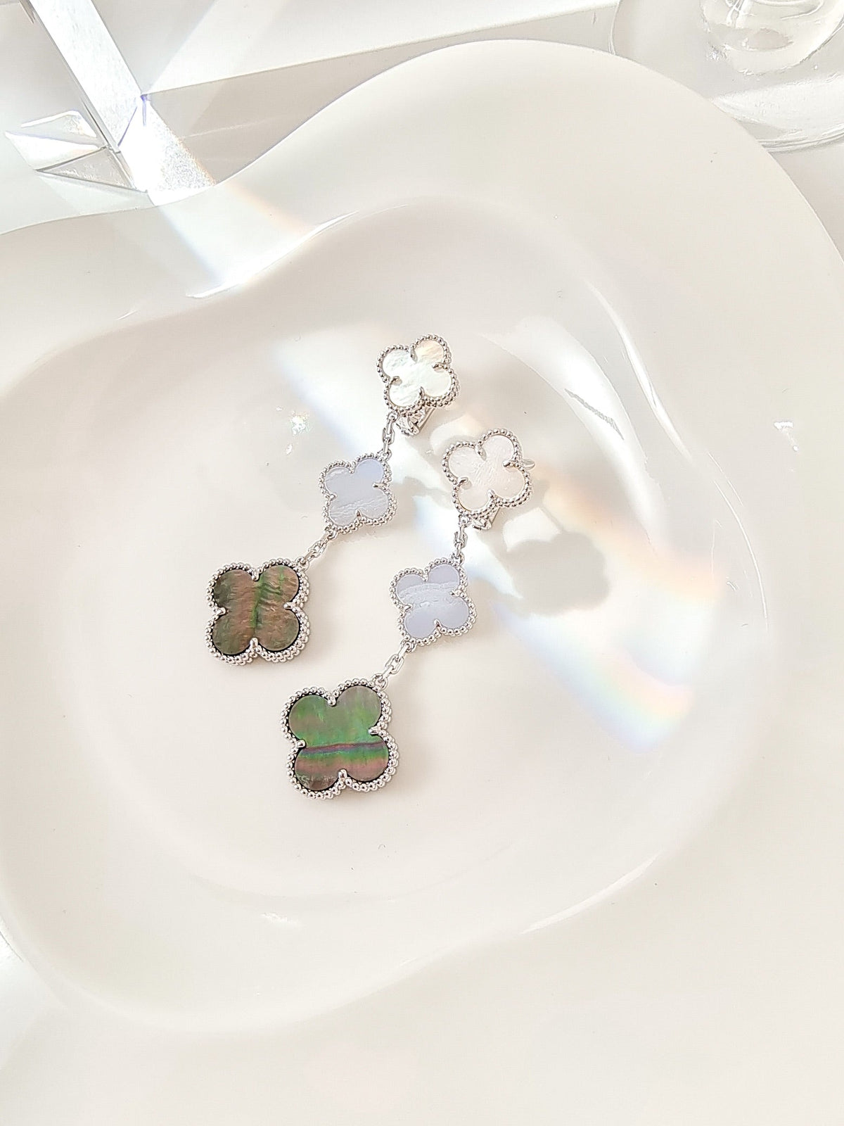 [⭐⭐JeweliWhal]CLOVER 3 MOTIVE CHALCEDON DUNKEL PERLMUTT SILBEROHRRINGE