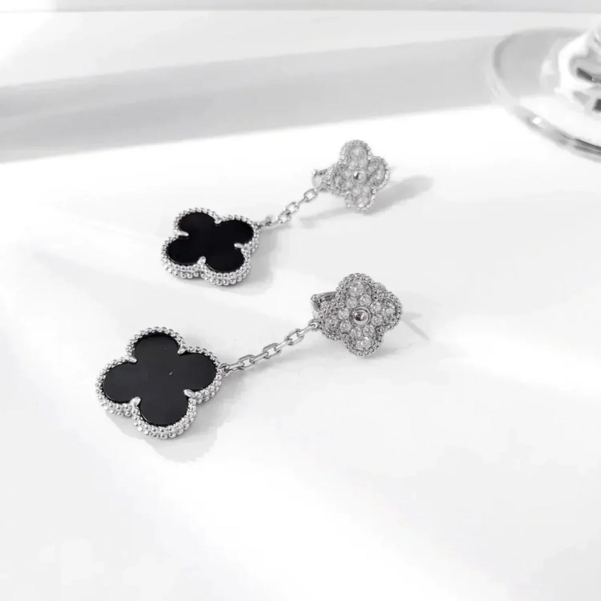 [⭐⭐JeweliWhal]CLOVER 2 MOTIFS  DIAMOND ONYX EARRINGS SILVER