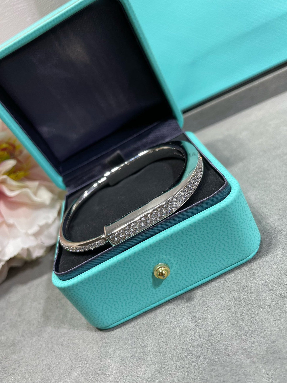 [JeweliWhal]LOCK BRACELET DIAMOND PAVED