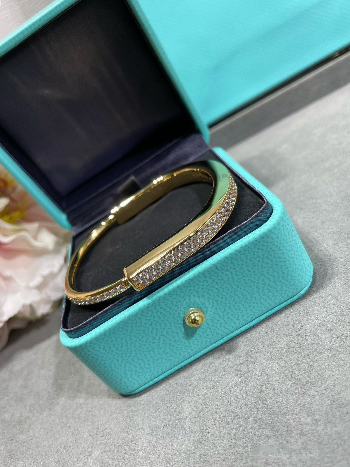 [JeweliWhal]LOCK BRACELET DIAMOND PAVED
