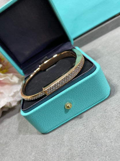 [JeweliWhal]LOCK BRACELET DIAMOND PAVED
