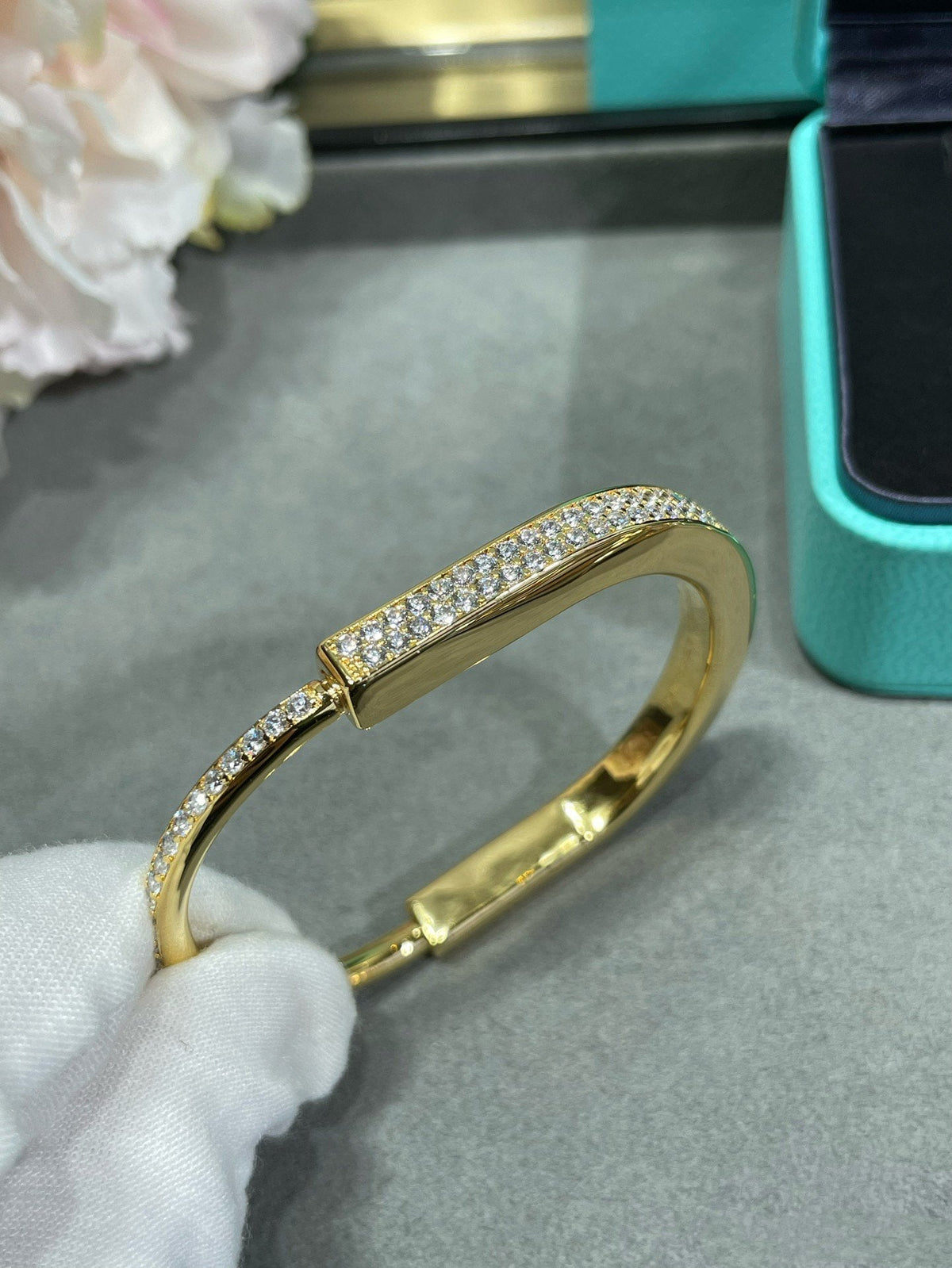 [JeweliWhal]LOCK BRACELET DIAMOND PAVED