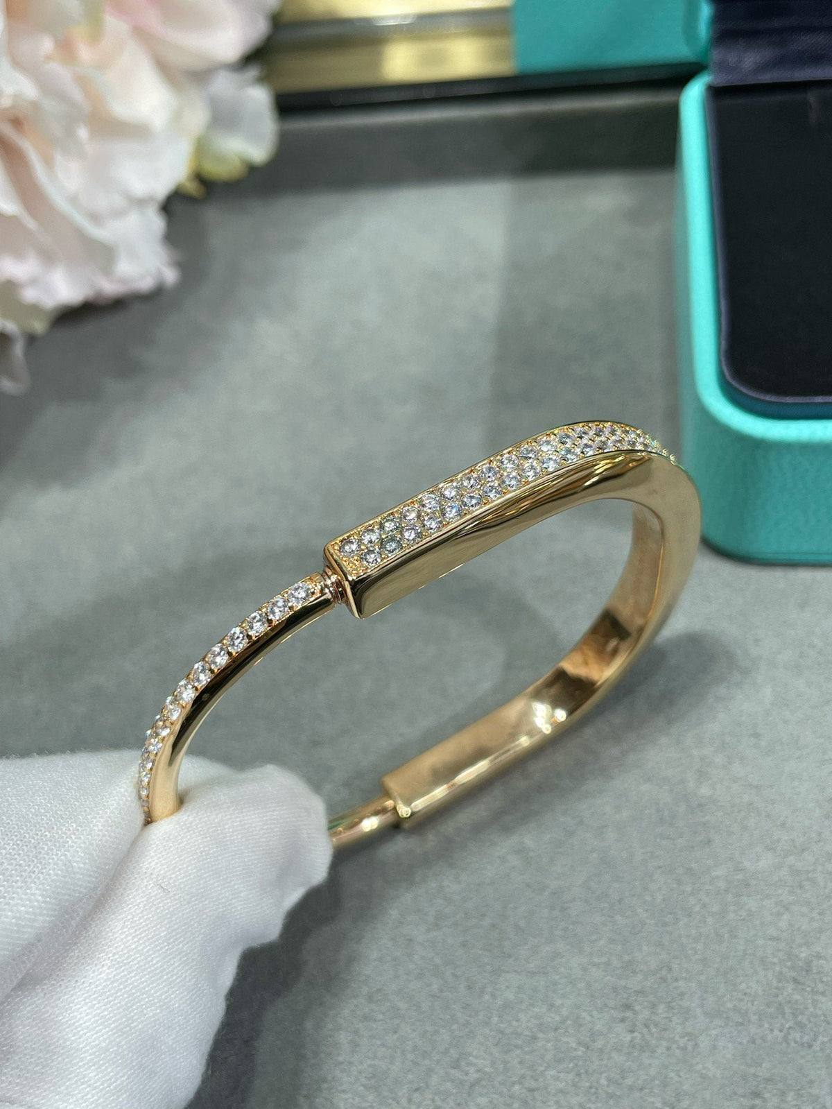 [JeweliWhal]LOCK BRACELET DIAMOND PAVED
