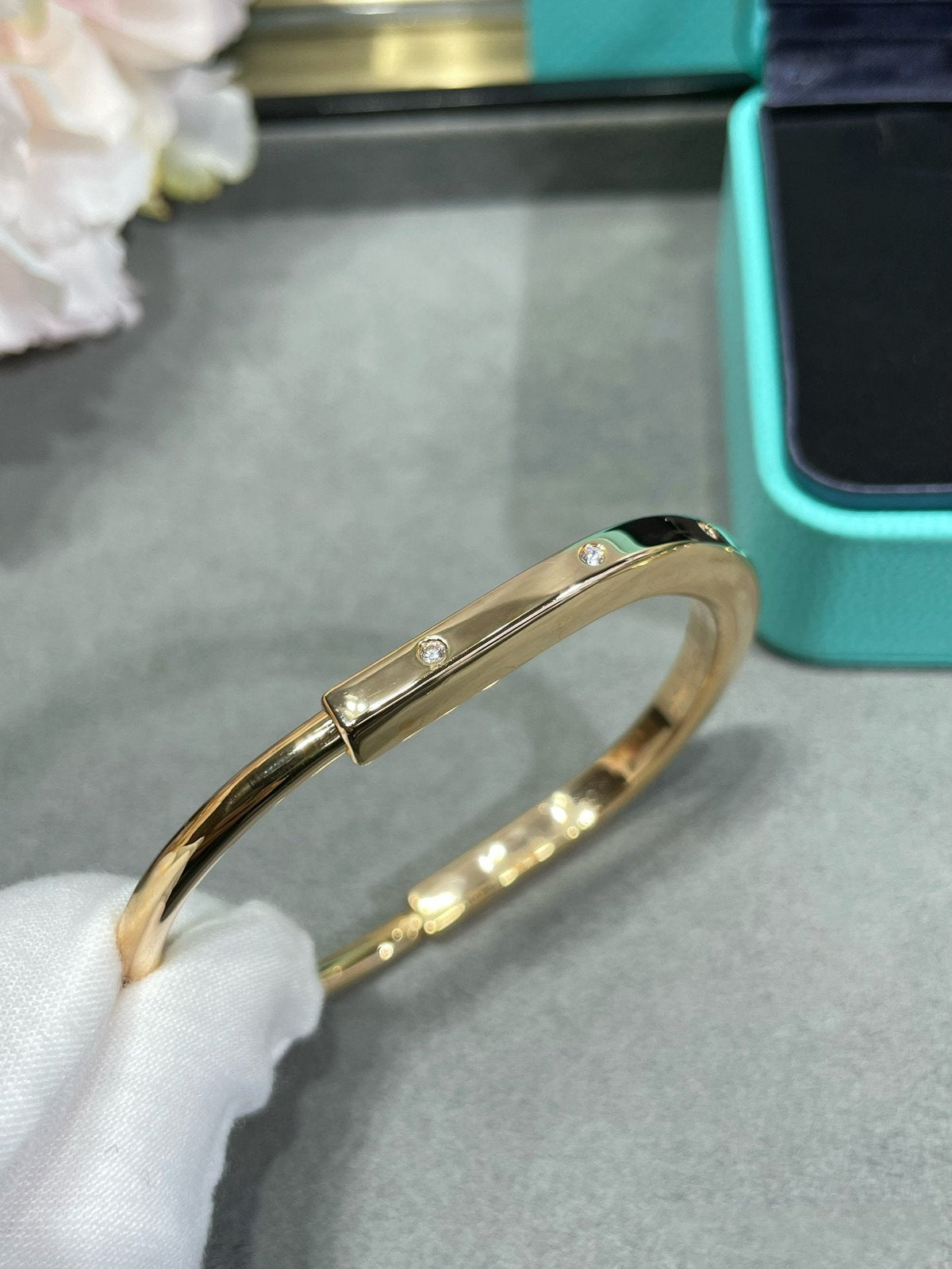 [JeweliWhal]LOCK BRACELET 8 DIAMOND