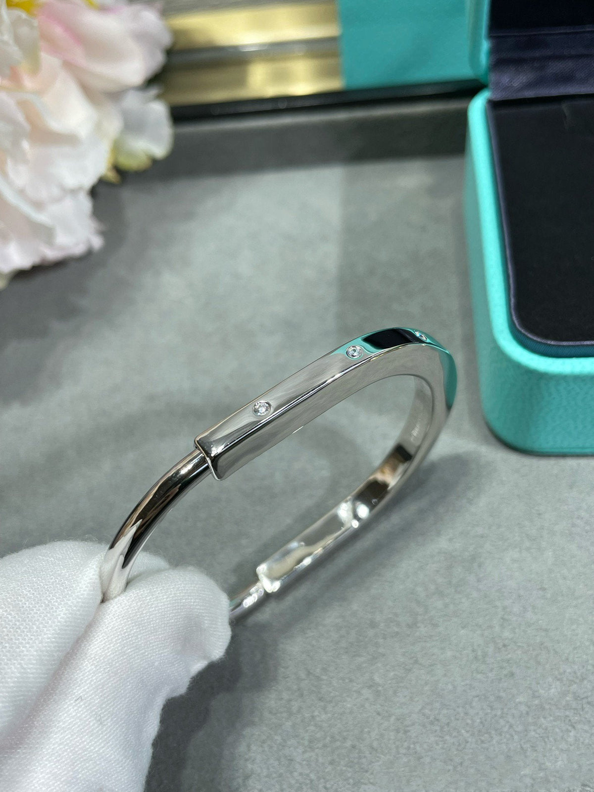 [JeweliWhal]LOCK BRACELET 8 DIAMOND