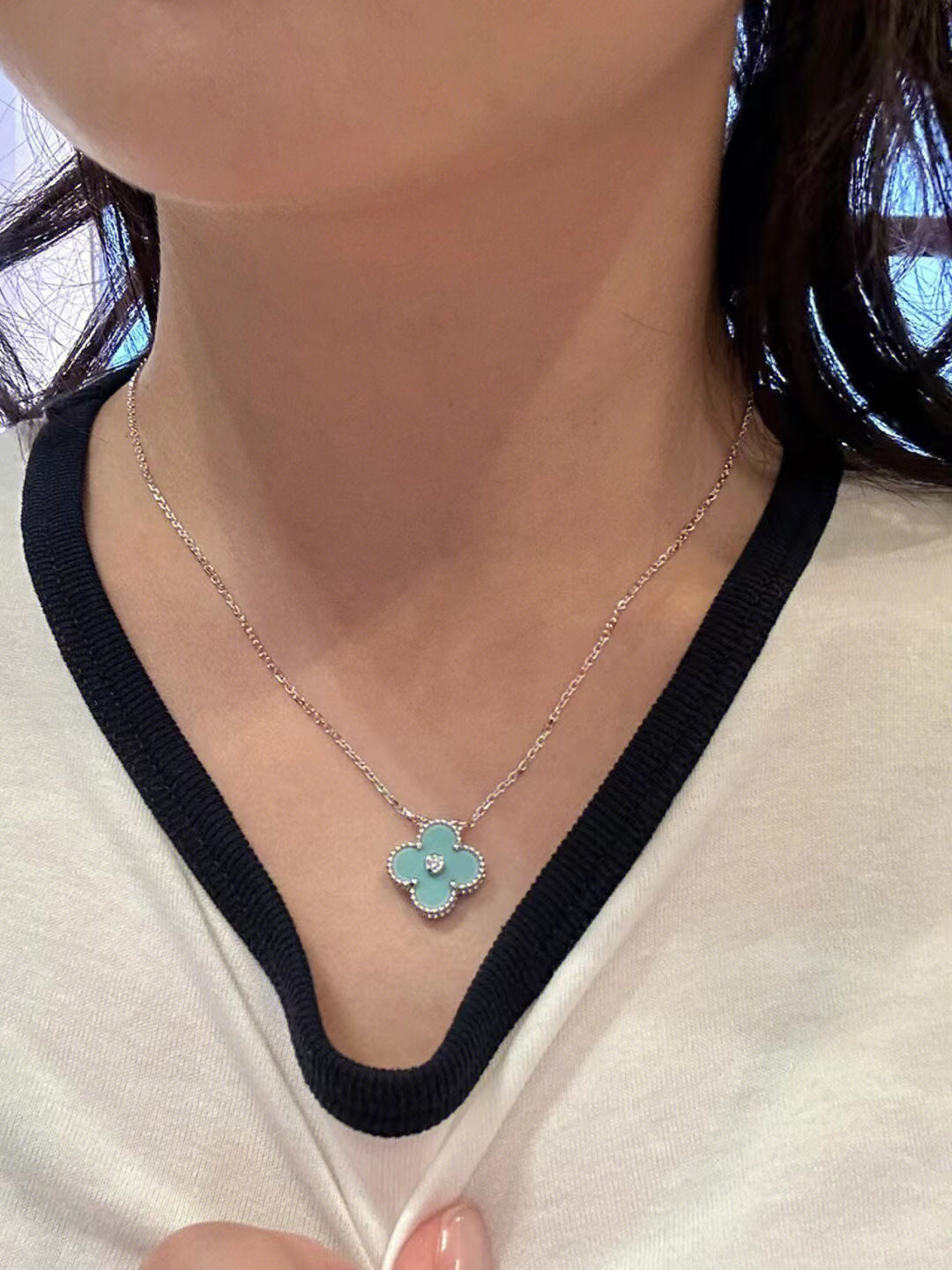 [⭐⭐JeweliWhal]CLOVER 1 DIAMOND LIGHT BLUE SILVER NECKLACE