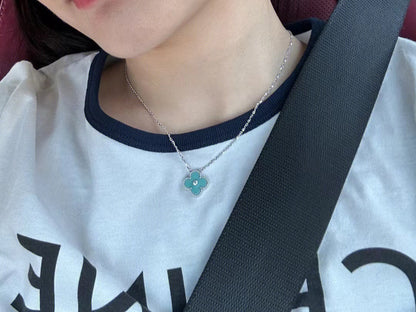 [⭐⭐JeweliWhal]CLOVER 1 DIAMOND LIGHT BLUE SILVER NECKLACE