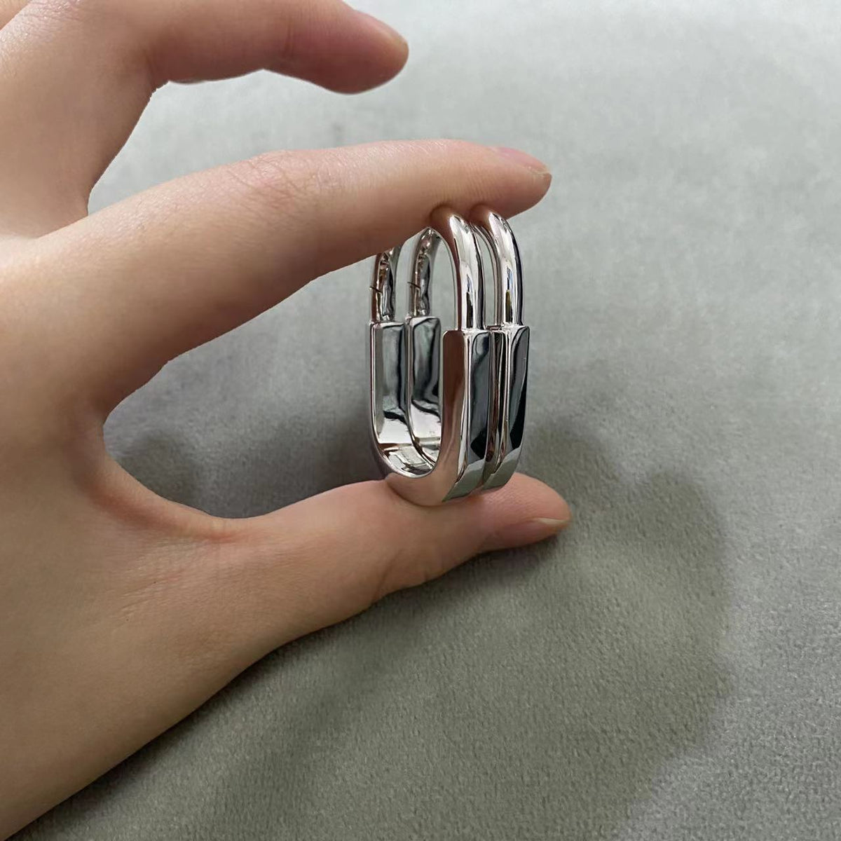 [JeweliWhal]LOCK MEDIUM EARRINGS