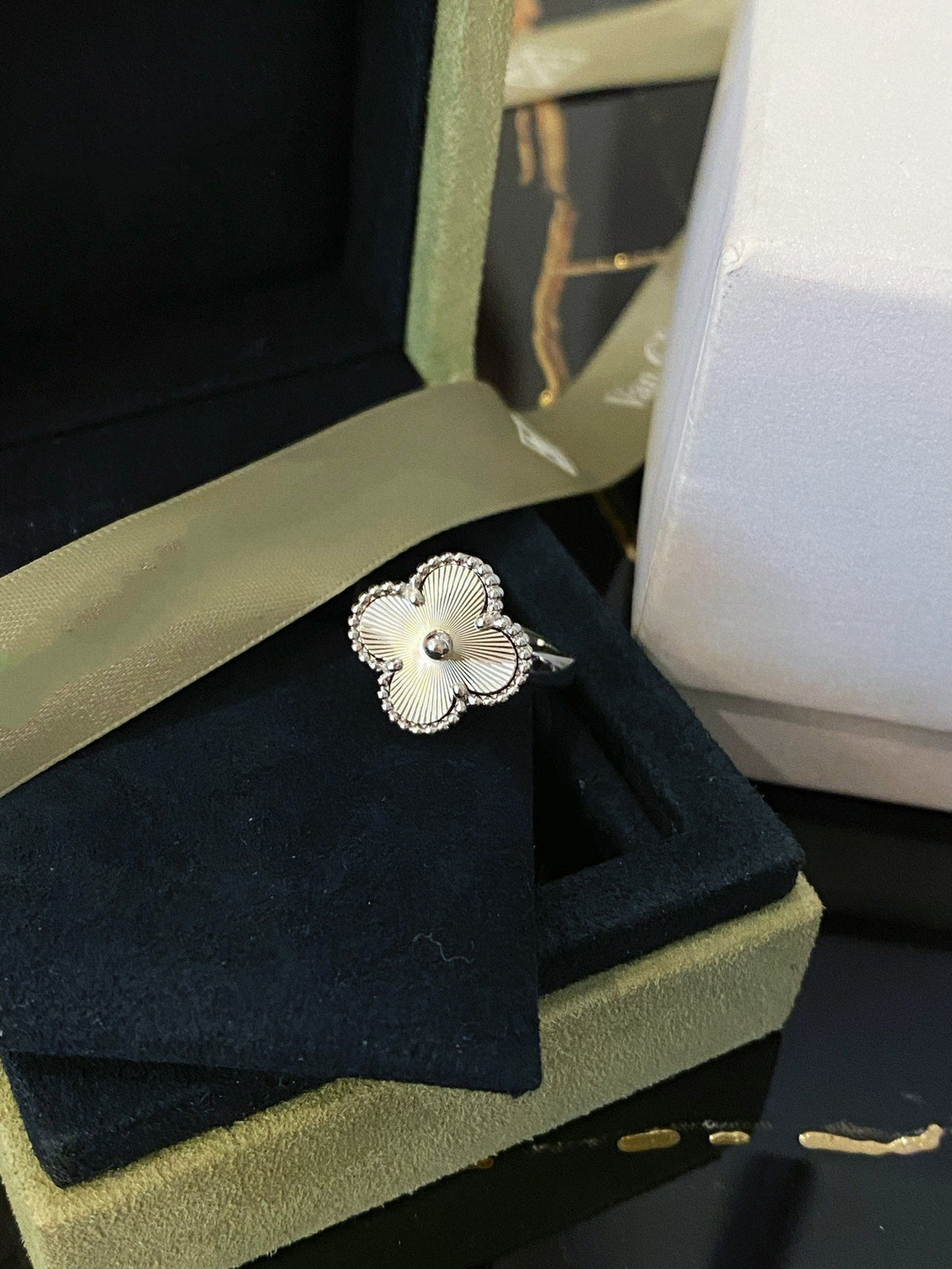 [⭐⭐JeweliWhal]CLOVER SILVER RING