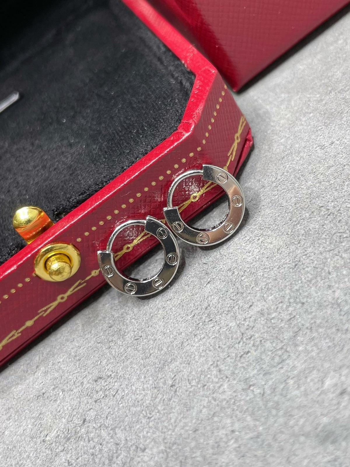 [⭐⭐JeweliWhal]LOVE MINI EARRINGS