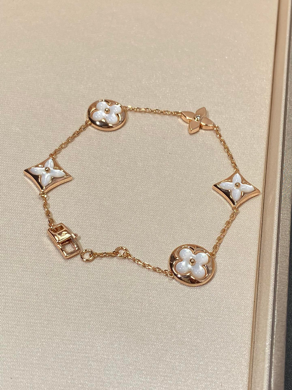 [⭐⭐JeweliWhal]STAR AND SUN 5 MOTIF MOP PINK GOLD BRACELET