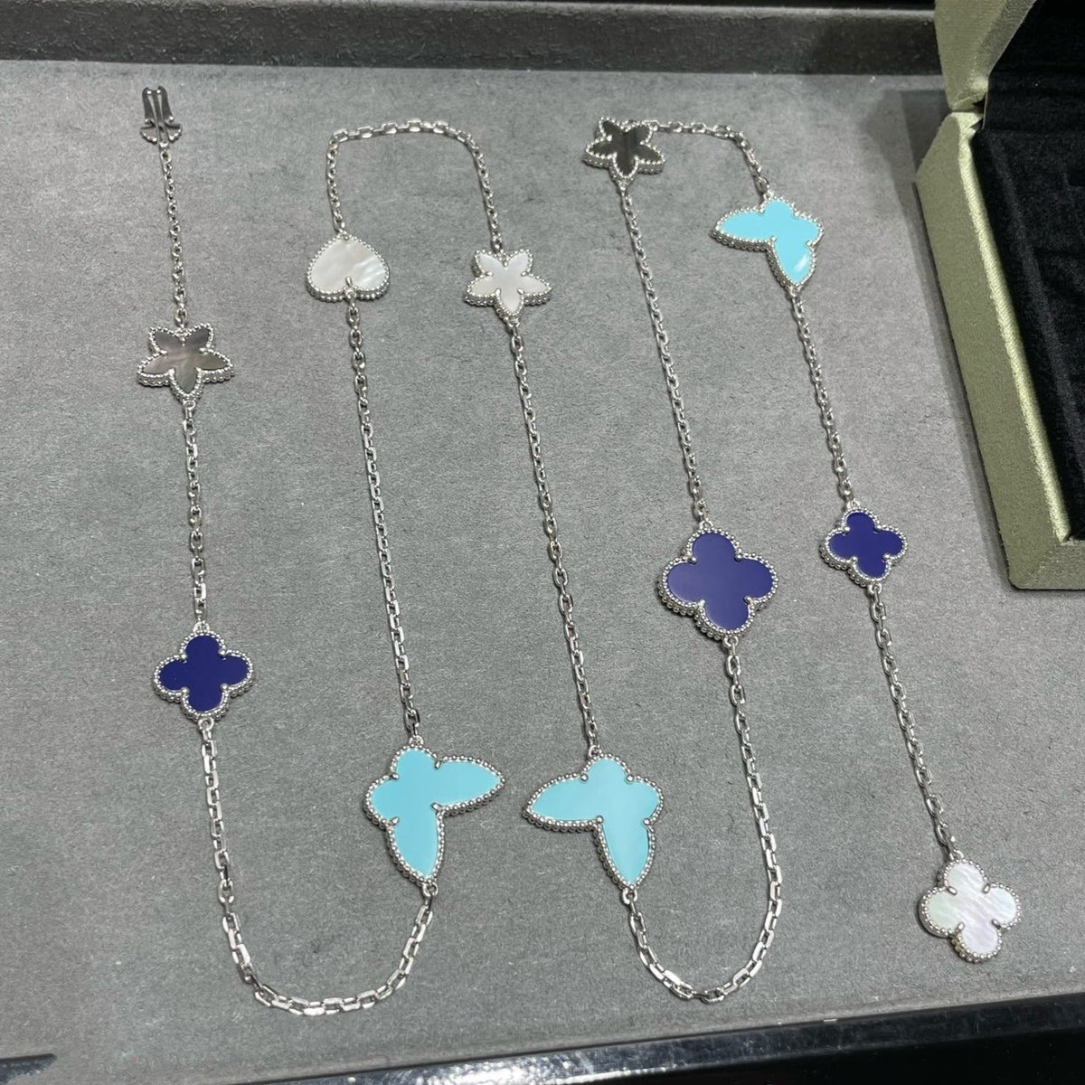 [⭐⭐JeweliWhal]LUCKY CLOVER SILVER 11 MOTIF NECKLACE