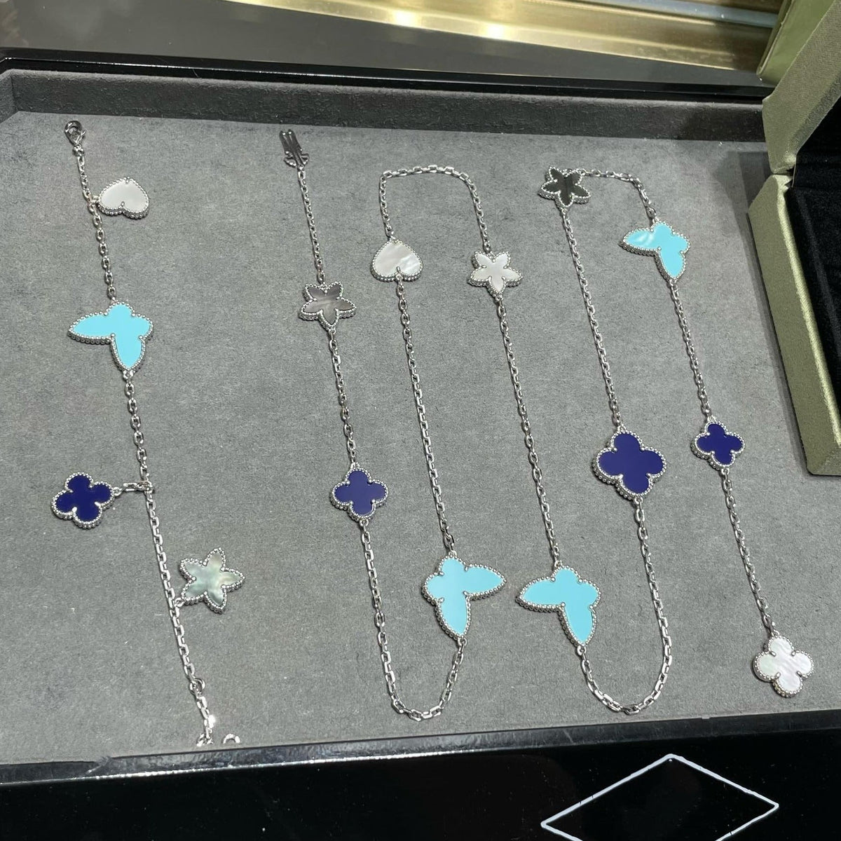 [⭐⭐JeweliWhal]LUCKY CLOVER SILVER 11 MOTIF NECKLACE