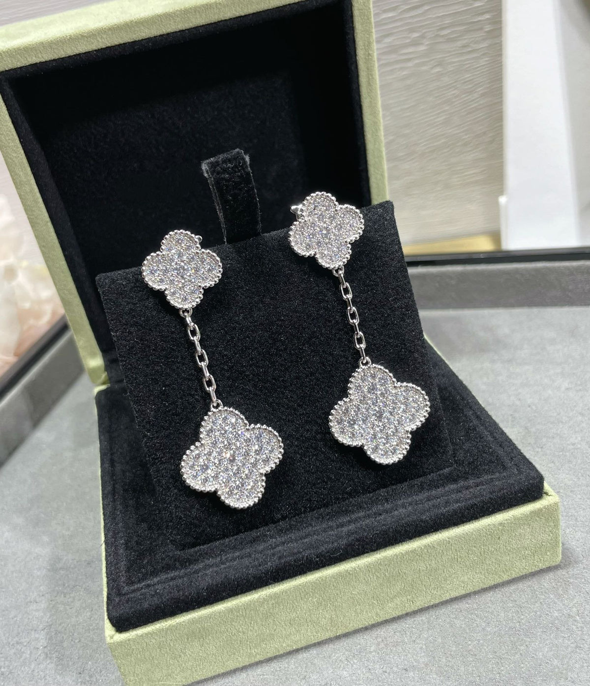 [⭐⭐JeweliWhal]CLOVER 2 MOTIVE OHRRINGE MIT DIAMANT-PAVÉ AUS SILBER