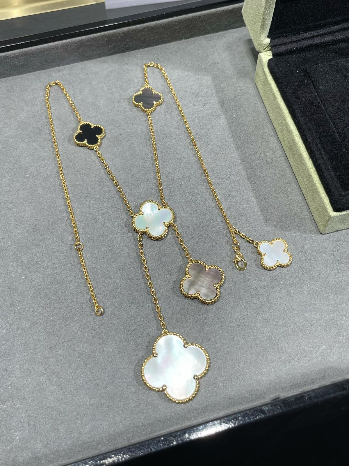 [⭐⭐JeweliWhal]CLOVER 6 MOTIF MOP ONYX GOLD NECKLACE